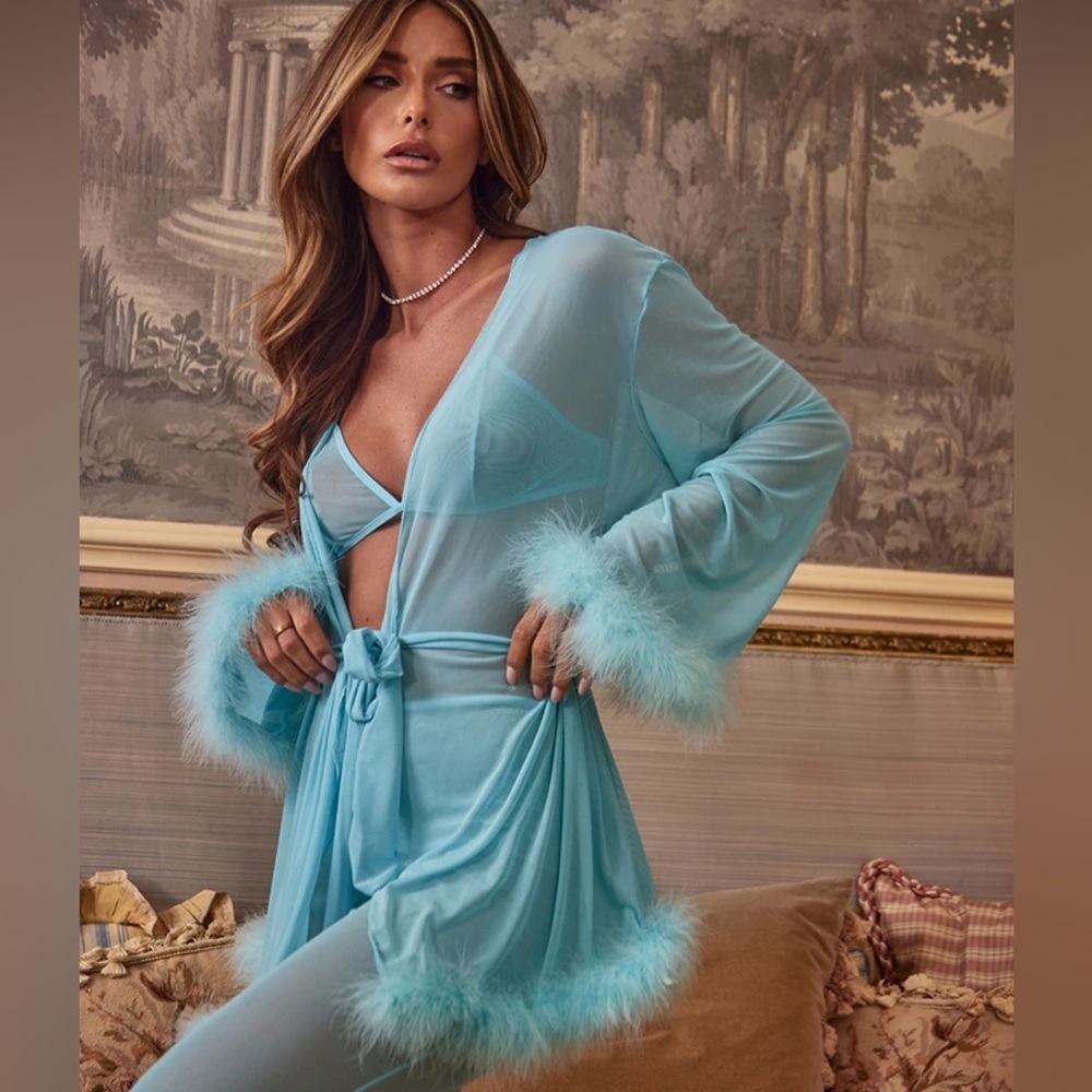 PRETTY LITTLE THING ROBE